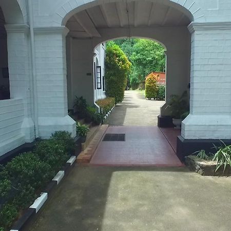 Ratnapura Rest House Hotel ภายนอก รูปภาพ