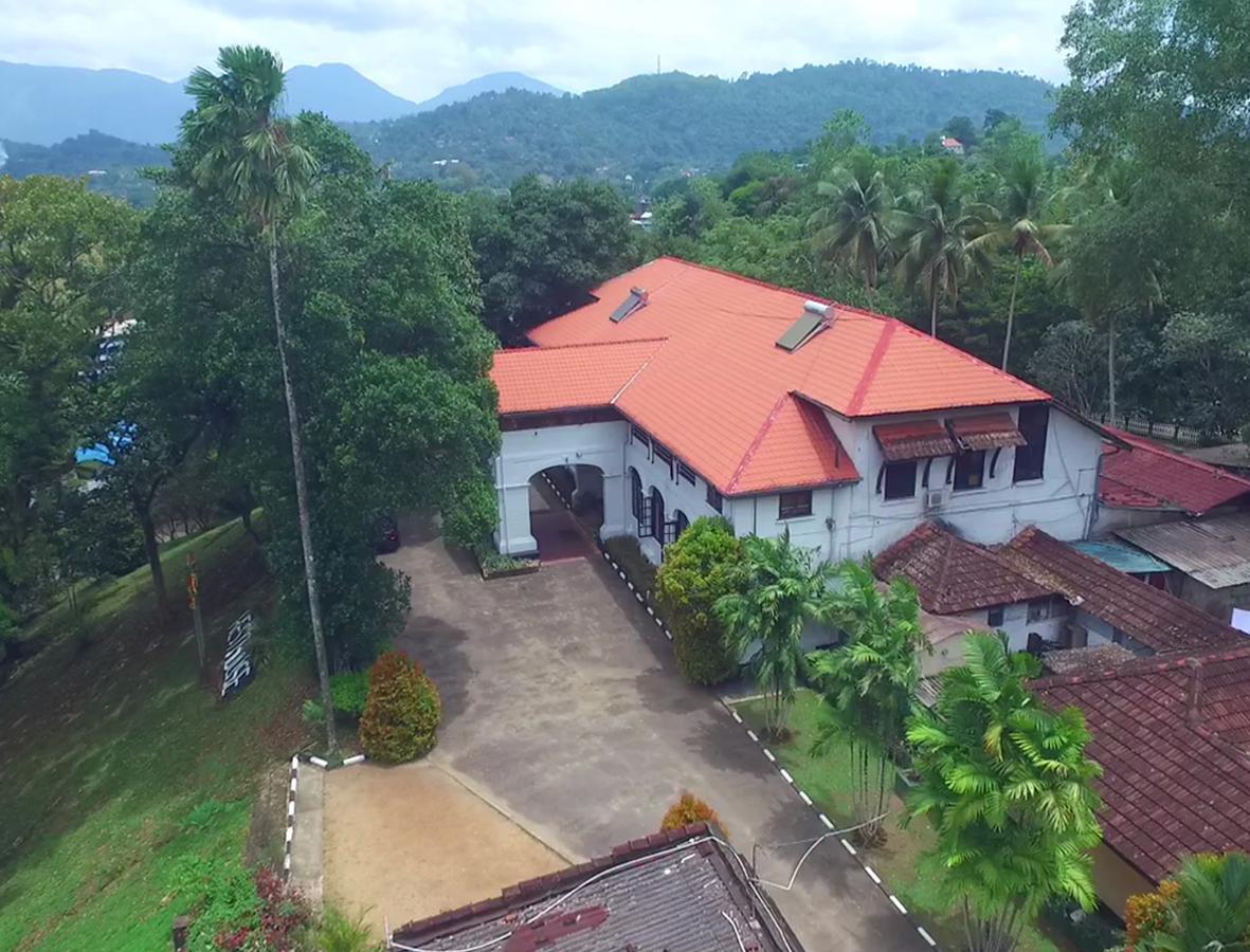 Ratnapura Rest House Hotel ภายนอก รูปภาพ